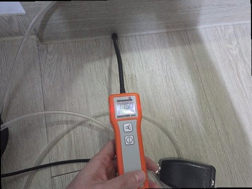 동안구 누수탐지 누수 피해가 발생한 실내 천장과 벽면 확인 모습