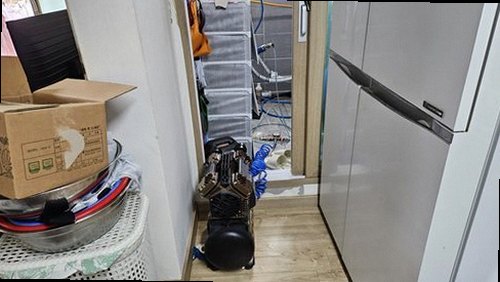 오산 누수탐지 수도계량기 별침과 배관 압력 상태를 확인하는 모습