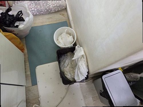 부여군 누수탐지 안방 천장에 번진 누수 얼룩과 들뜬 벽지