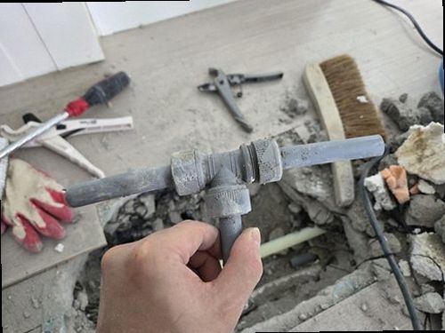 부여군 누수탐지 배관 보수 후 건조와 상태 확인을 진행하는 현장