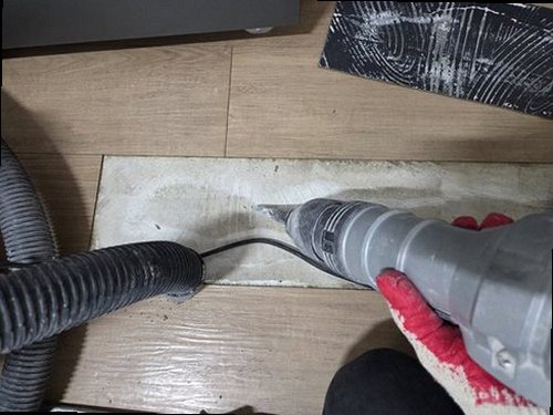 성동구 누수탐지 수도계량기 별침과 공압 측정기를 확인하는 누수 점검 현장