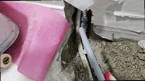 사상구 누수탐지 가스탐지기와 청음탐지기로 배관 누수 위치를 확인하는 모습