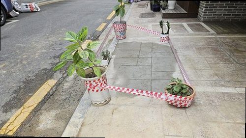 안성 누수탐지 욕실과 아래층 천장 누수 흔적을 확인하는 현장