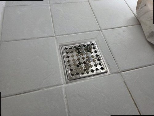 영종구 누수탐지 천장에 번진 물자국과 벽지 들뜸이 보이는 누수 피해 현장