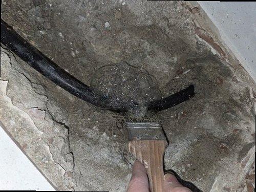 성북구 누수탐지 수도계량기 별침과 배관 압력 상태를 확인하는 모습