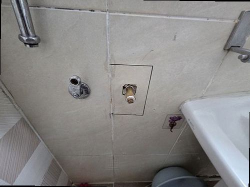 제물포구 누수탐지 배관 보수 후 압력과 누수 여부를 재확인하는 현장
