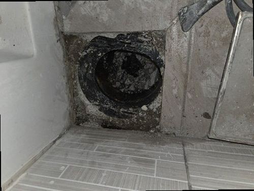 영등포구 누수탐지 천장 누수 흔적과 배관 구조를 비교한 안내 이미지