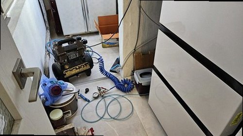 분당구 누수탐지 열화상 카메라와 청음탐지기를 이용해 누수 위치를 확인하는 모습