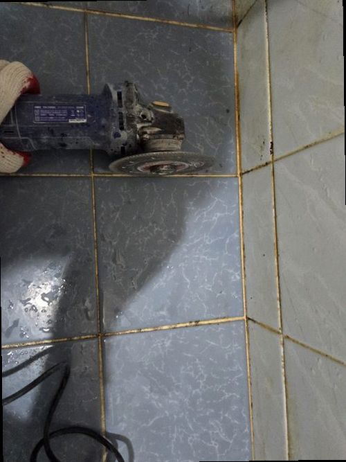 상록구 누수탐지 보일러와 난방 분배기 배관을 점검하는 모습