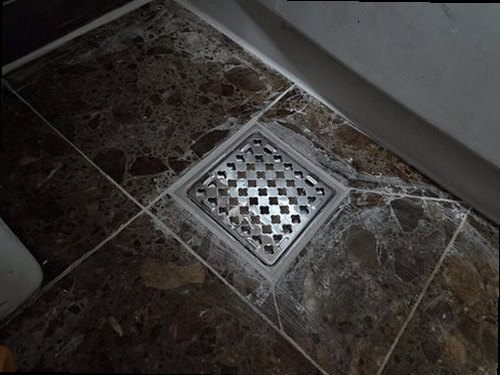 대전 서구 누수탐지 수도계량기와 누수 점검 장비를 확인하는 현장 모습