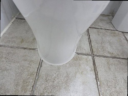 부산 강서구 누수탐지 화장실 천장 누수 흔적과 배관 점검 위치를 보여주는 이미지