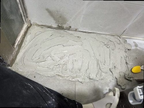 부산 서구 누수탐지 베란다 천장에 발생한 누수 얼룩과 주변 점검 모습