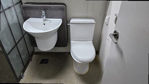 부산 서구 누수탐지 수도계량기 별침과 잠금 밸브 점검 모습