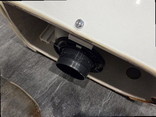 중랑구 누수탐지 욕실 바닥과 수도계량기를 확인하는 누수 점검 현장