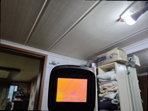 노원구 누수탐지 수도계량기와 싱크대 하부 배관 누수 점검 모습