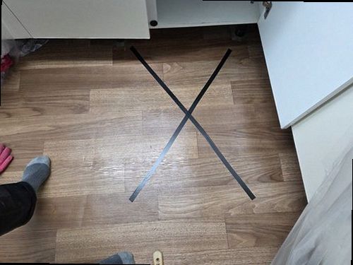 용산구 누수탐지 공압 게이지와 탐지 장비로 배관 누수 위치를 확인하는 모습