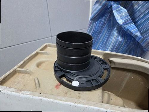 용산구 누수탐지 욕실 천장 누수 흔적과 수분 분포를 확인하는 현장