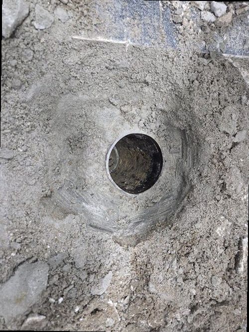 용산구 누수탐지 벽체 누수 흔적과 배관 점검 과정을 보여주는 현장 이미지