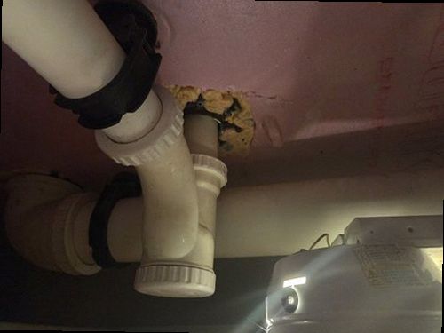 용산구 누수탐지 가스탐지기와 청음탐지기로 누수 위치를 확인하는 모습