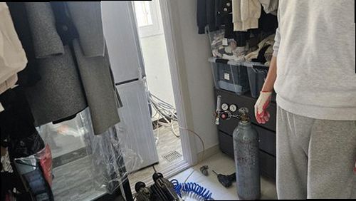 포천 누수탐지 거실 천장 누수 흔적과 수도계량기 별침을 확인하는 현장