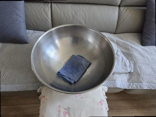 포천 누수탐지 거실 천장과 벽면에 번진 누수 흔적