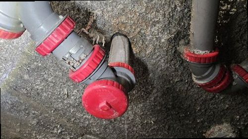 서대문구 누수탐지 수도계량기와 건물 내부 배관 구조를 보여주는 누수 점검 이미지