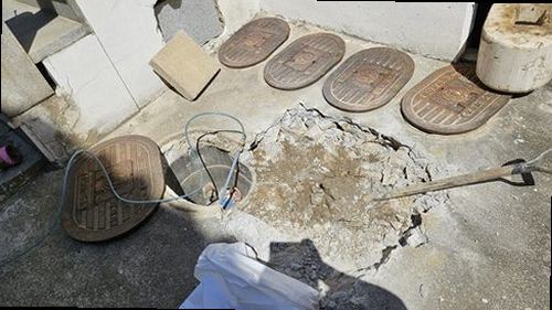 은평구 누수탐지 천장 얼룩과 바닥 주변 물기를 확인하는 누수 현장
