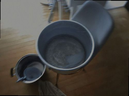 영통구 누수탐지 거실 천장에 번진 누수 얼룩과 들뜬 벽지