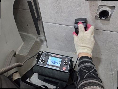 영통구 누수탐지 욕실 천장 누수 흔적과 수도계량기 별침 점검 모습