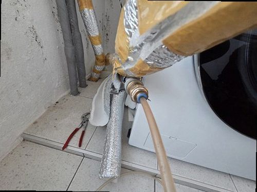 대전 중구 누수탐지 누수 발생 위치와 벽면 변색을 확인하는 현장 점검 모습