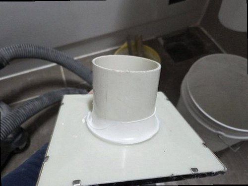 세종시 누수탐지 수도계량기 별침과 욕실 누수 흔적을 확인하는 모습