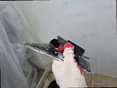 덕양구 누수탐지 벽지와 천장에 나타난 누수 흔적을 확인하는 현장 점검 모습