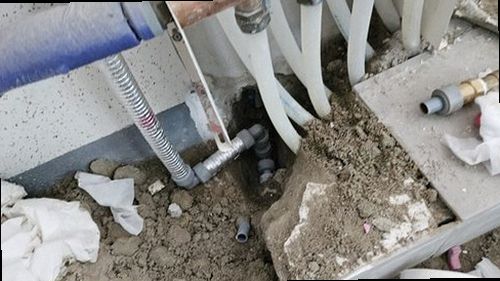 청주시 흥덕구 누수탐지 수도계량기와 보일러 주변 배관을 점검하는 현장