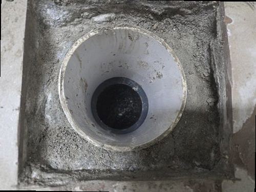 부평구 누수탐지 누수 보수 후 깨끗하게 정리된 욕실 천장과 점검 장비