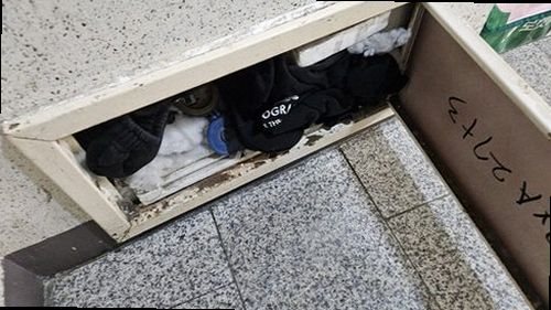 남양주 누수탐지 배관 보수 후 압력값을 확인하고 주변을 정리하는 과정