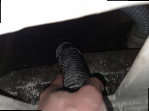 동대문구 누수탐지 싱크대 하부장과 배수 트랩 연결부를 점검하는 현장