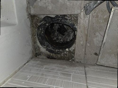 남동구 누수탐지 욕실 바닥과 아래층 천장에 나타난 누수 흔적