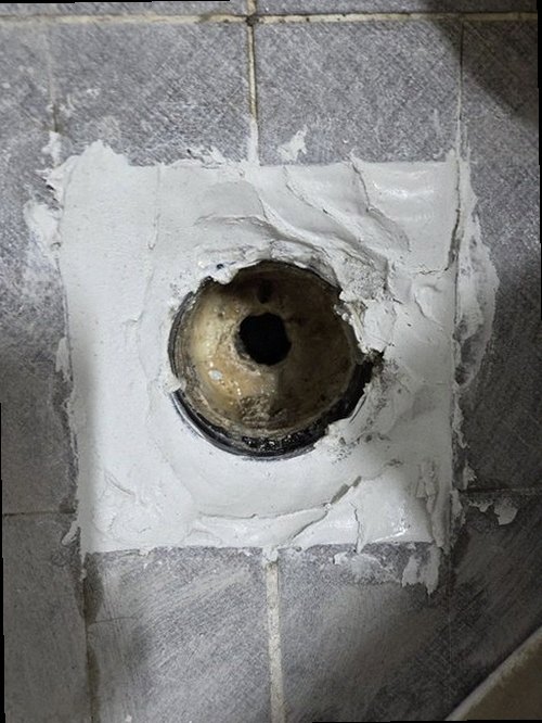 종로구 누수탐지 누수 배관 압력 검사와 보수 후 마감 확인 장면