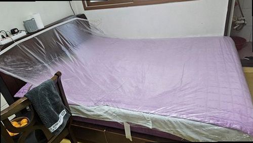 부산 동구 누수탐지 수도계량기와 실내 누수 흔적을 확인하는 점검 모습