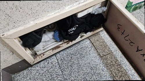 천안시 동남구 누수탐지 열화상 카메라로 바닥 배관의 온도 변화를 확인하는 모습